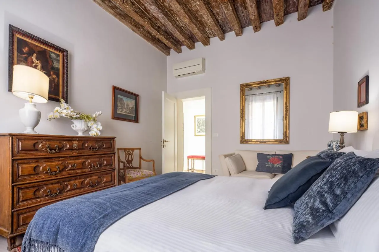 Miracoli Apartment With View On The Canal R&R Venice