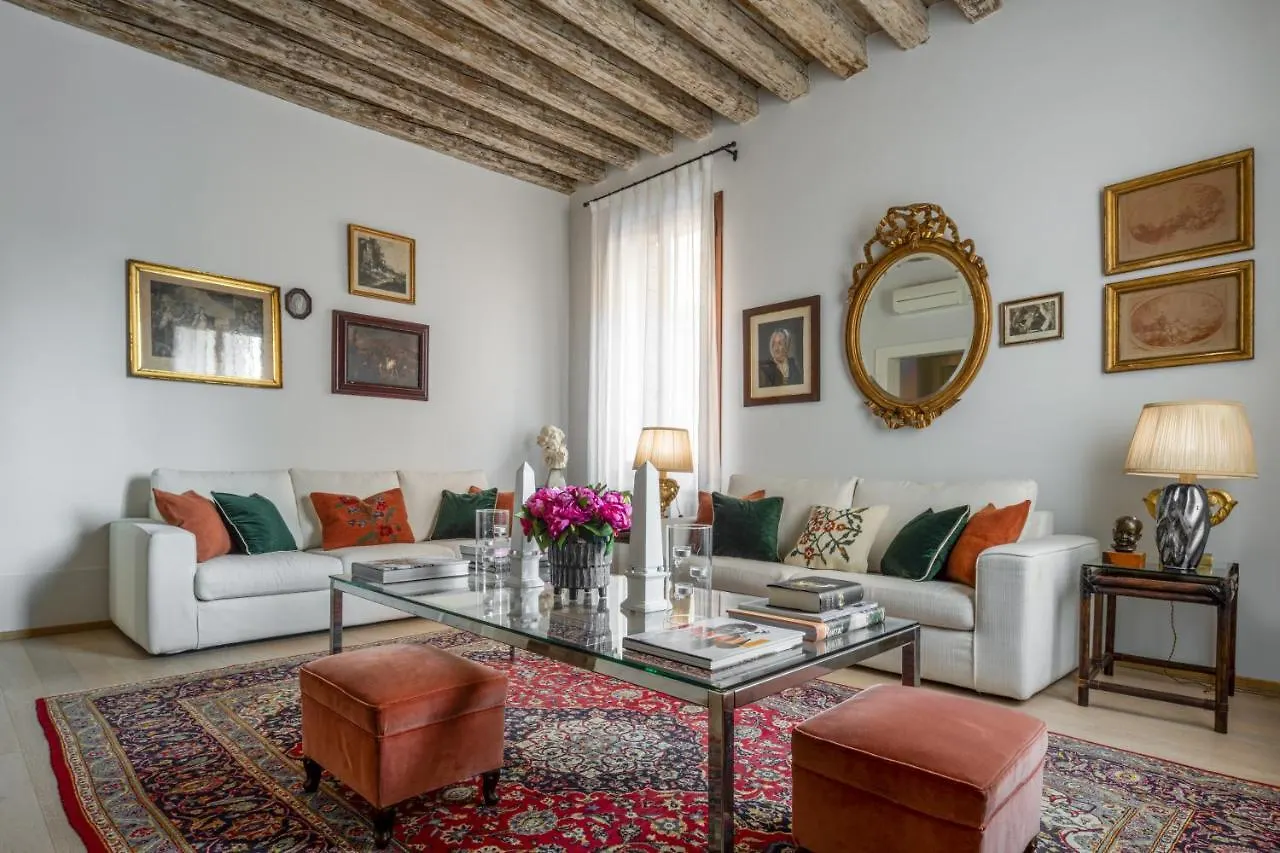 Miracoli Apartment With View On The Canal R&R Venice