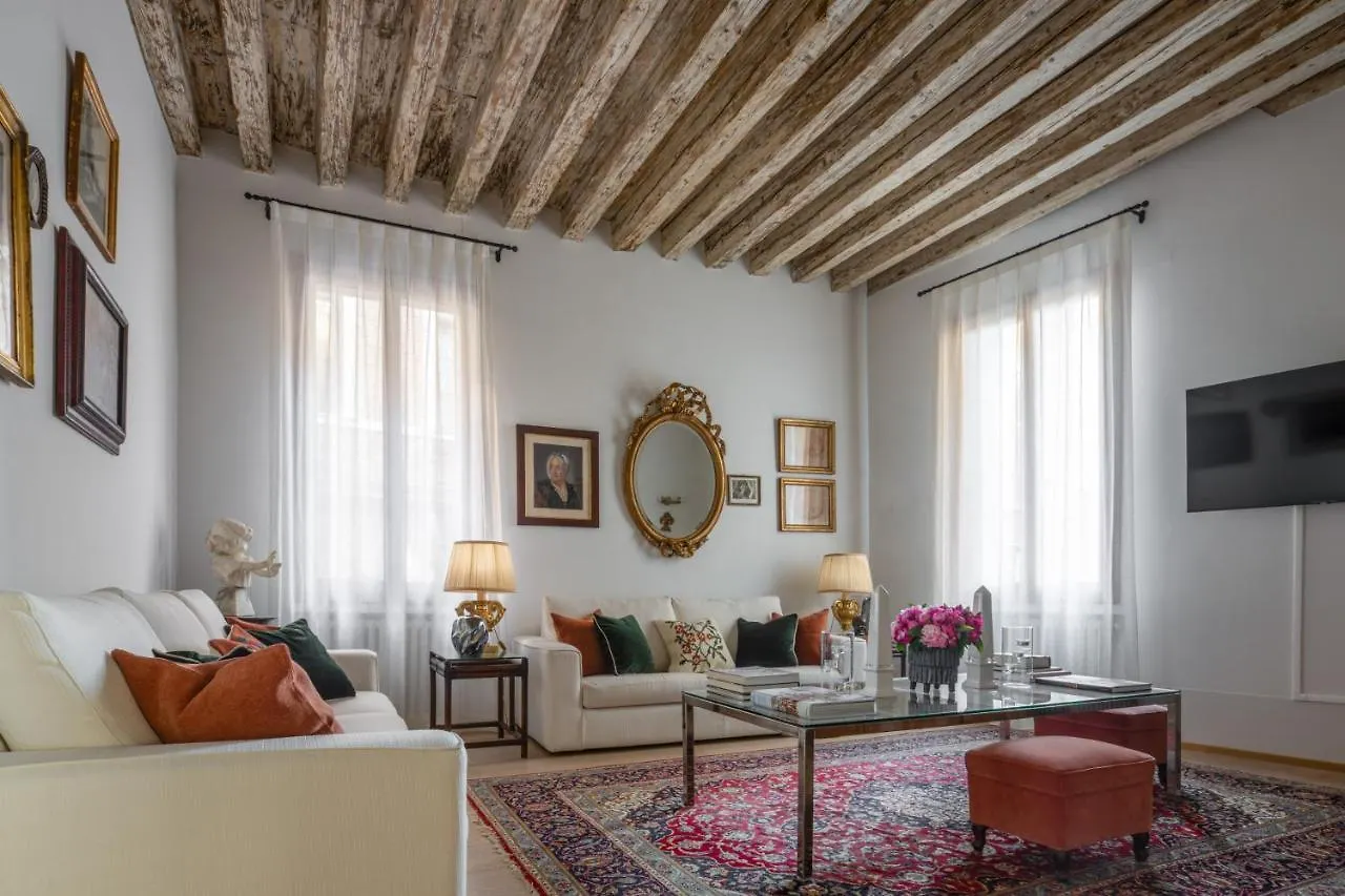 Miracoli Apartment With View On The Canal R&R Venice