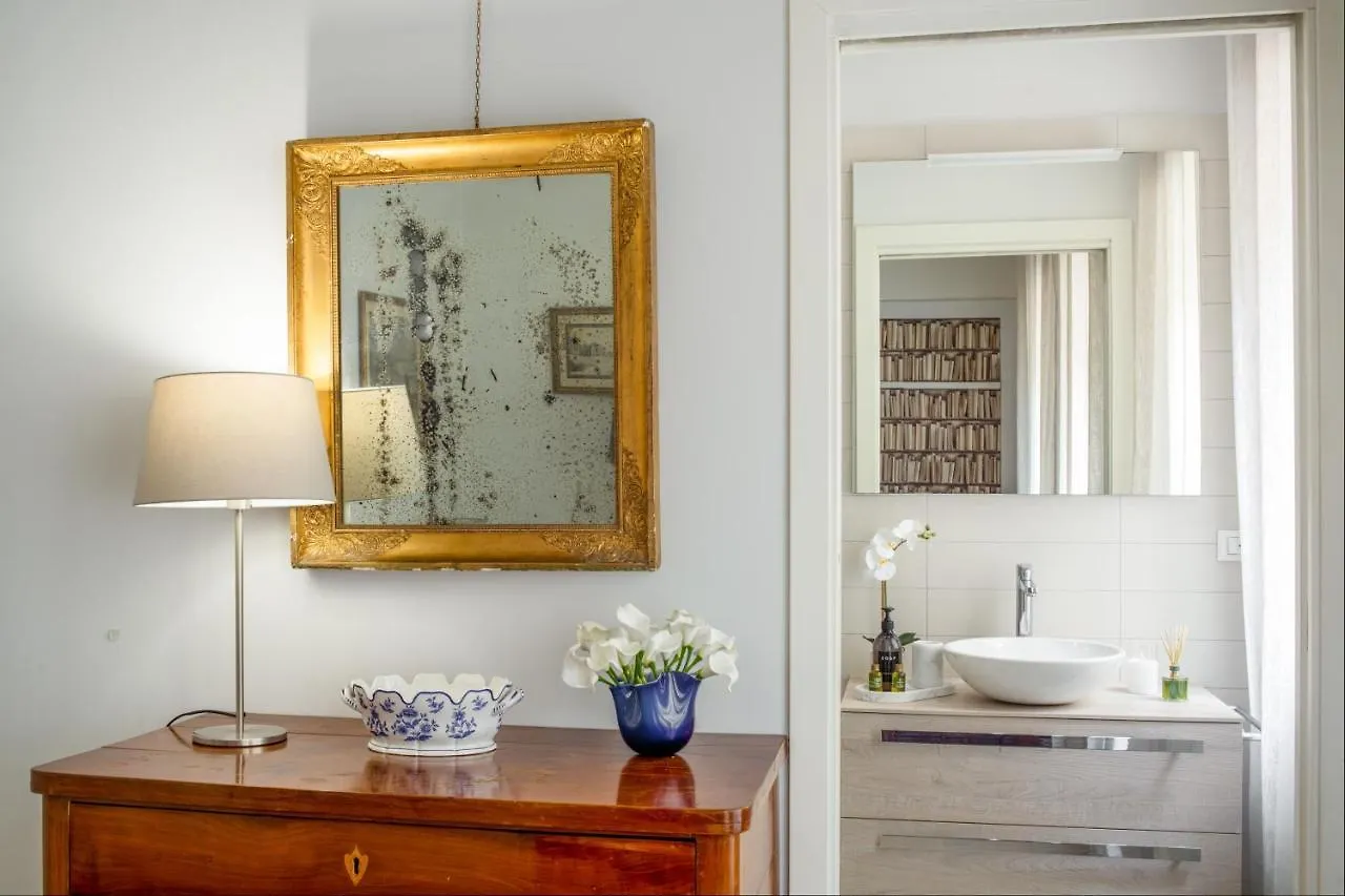Miracoli Apartment With View On The Canal R&R Venice
