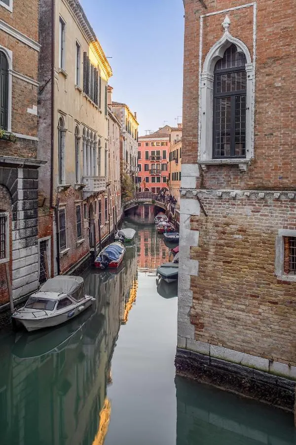 Miracoli Apartment With View On The Canal R&R Venice