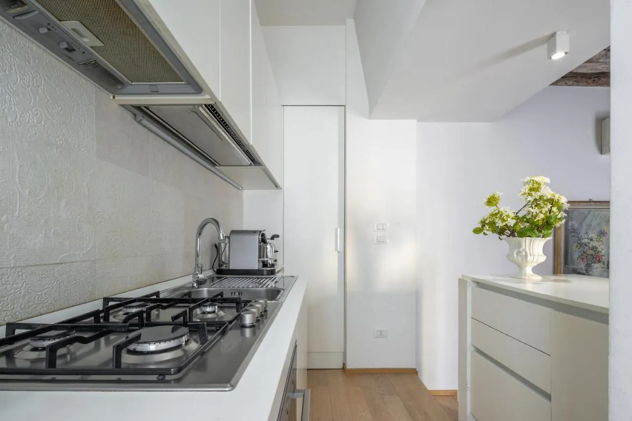 Miracoli Apartment With View On The Canal R&R Venice