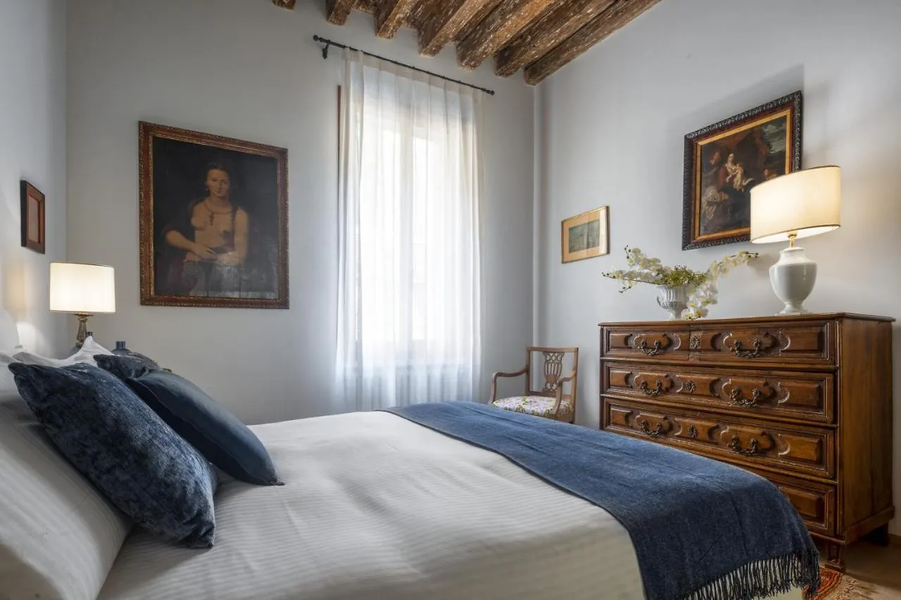 Miracoli Apartment With View On The Canal R&R Venice