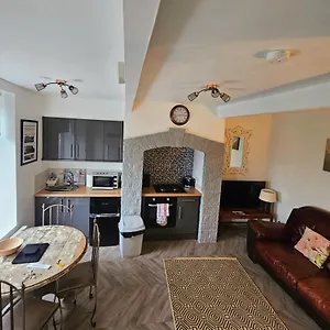https://the-retreat-huddersfield.yorkshirehotels.net