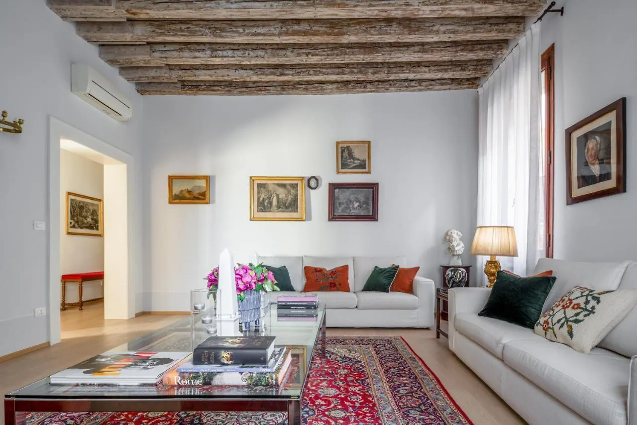 Miracoli Apartment With View On The Canal R&R Venezia Italia