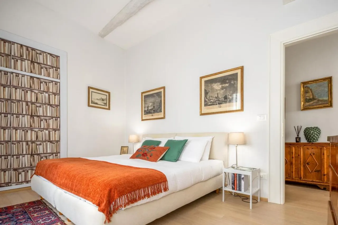Miracoli Apartment With View On The Canal R&R Venezia